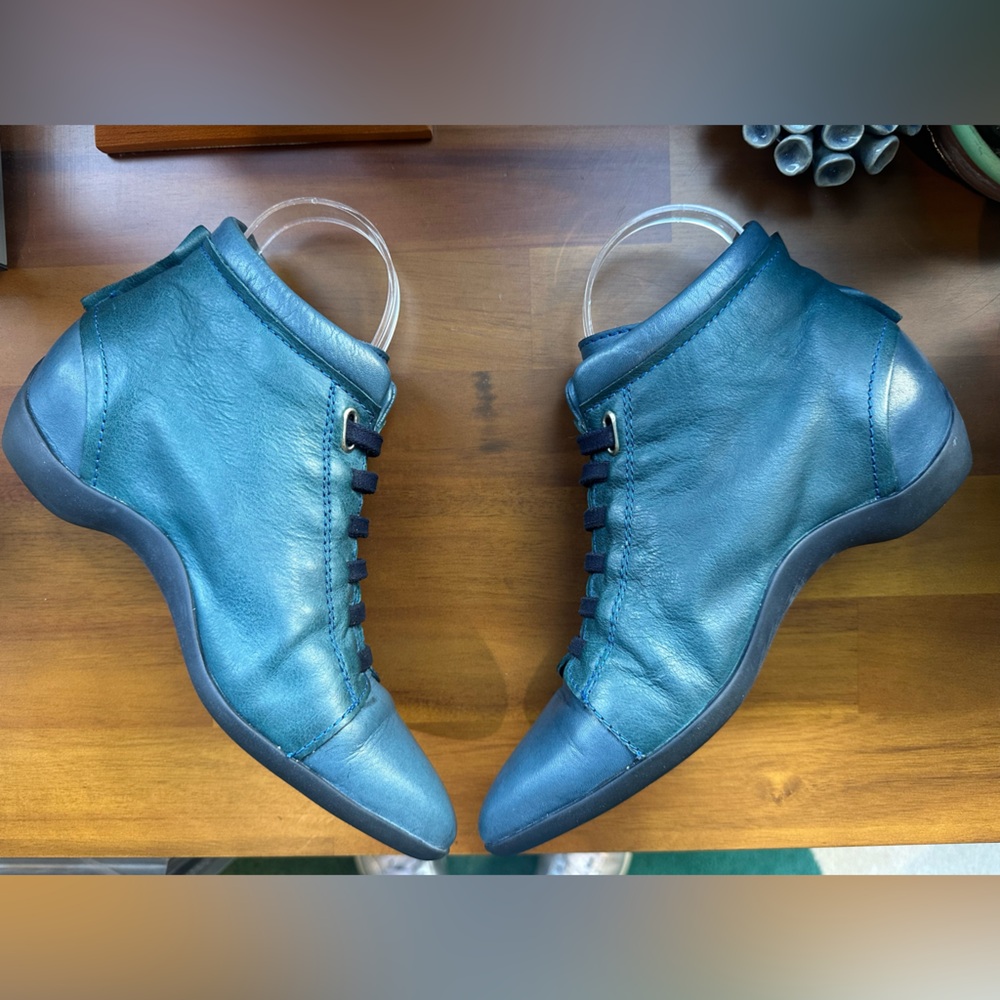 Fluevog EXCELLENT Power Up Endurance two blues leather padded ankle boot -6.5/7 - Picture 8 of 16